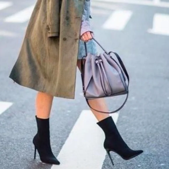 Sexy Sleek Steve Madden Black Knit Booties - Picture 11 of 11